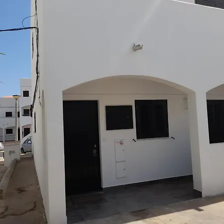 Apartment Oura House *